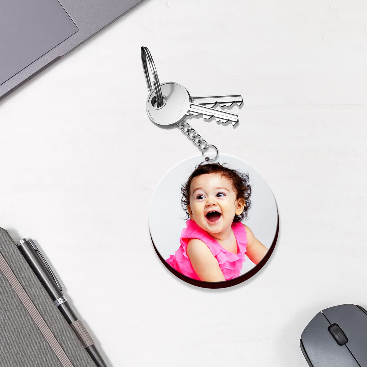 OMGs 4 Photos with 2 Keychains Circle - Image 1